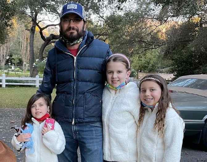 Dominic Zamprogna and his daughters